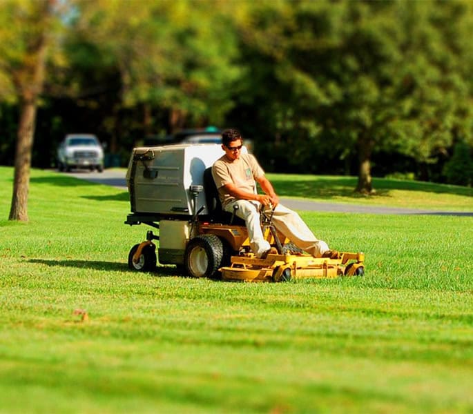 Commercial-Mowing-&-Grounds-Care-Featured